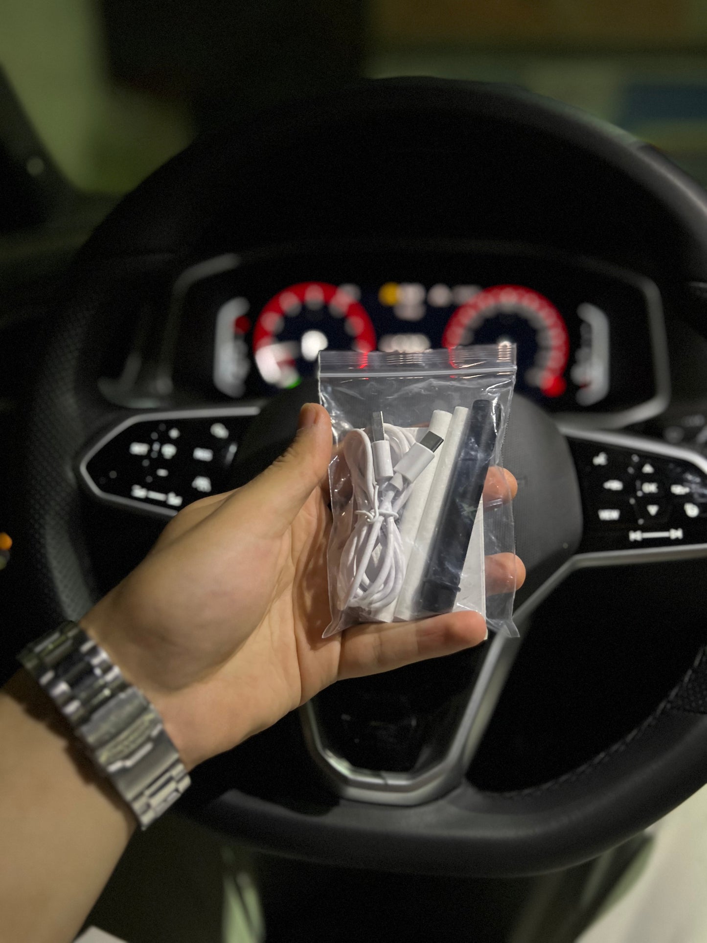 إكتشف جهاز التعطير الذكي لسيارتك🚗 مع تقنية LED💥✨ جهاز واحد، يعطّر، يضيء، ويبهرك!” ✨⚙️.