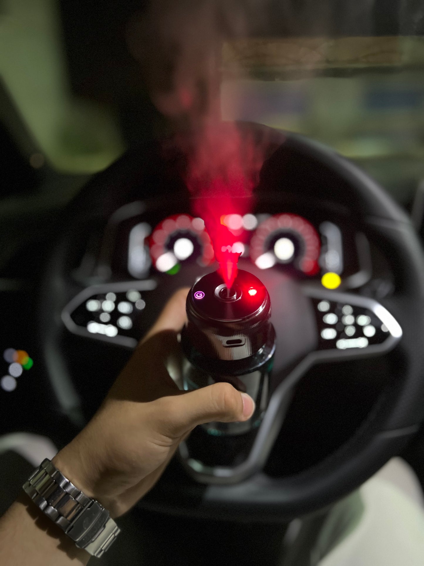 إكتشف جهاز التعطير الذكي لسيارتك🚗 مع تقنية LED💥✨ جهاز واحد، يعطّر، يضيء، ويبهرك!” ✨⚙️.